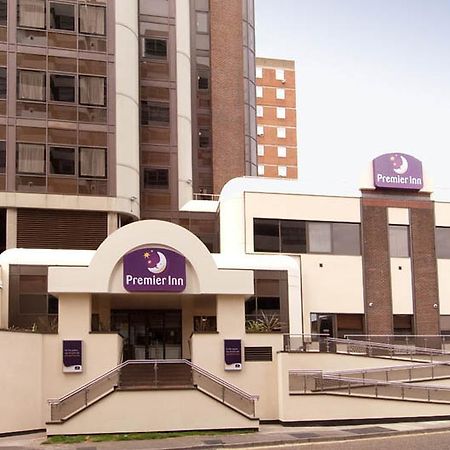 Premier Inn Sunbury - Kempton Park Екстер'єр фото