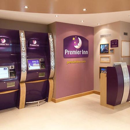 Premier Inn Sunbury - Kempton Park Екстер'єр фото