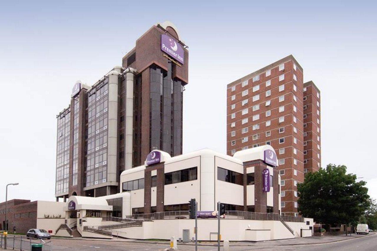 Premier Inn Sunbury - Kempton Park Екстер'єр фото
