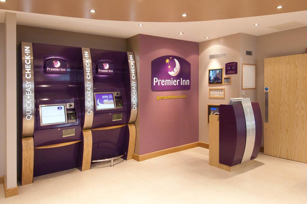 Premier Inn Sunbury - Kempton Park Екстер'єр фото
