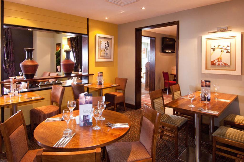 Premier Inn Sunbury - Kempton Park Екстер'єр фото