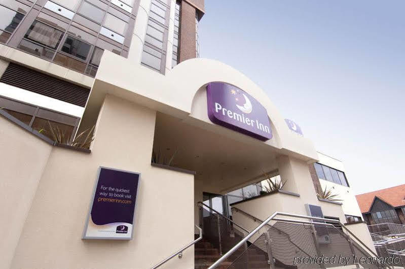 Premier Inn Sunbury - Kempton Park Екстер'єр фото