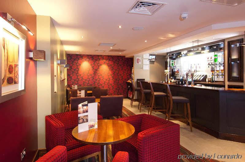 Premier Inn Sunbury - Kempton Park Екстер'єр фото
