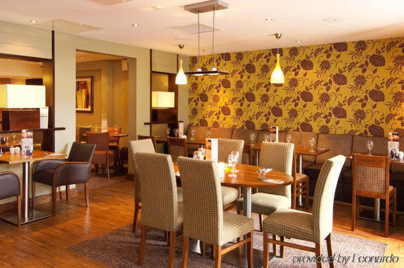 Premier Inn Sunbury - Kempton Park Екстер'єр фото